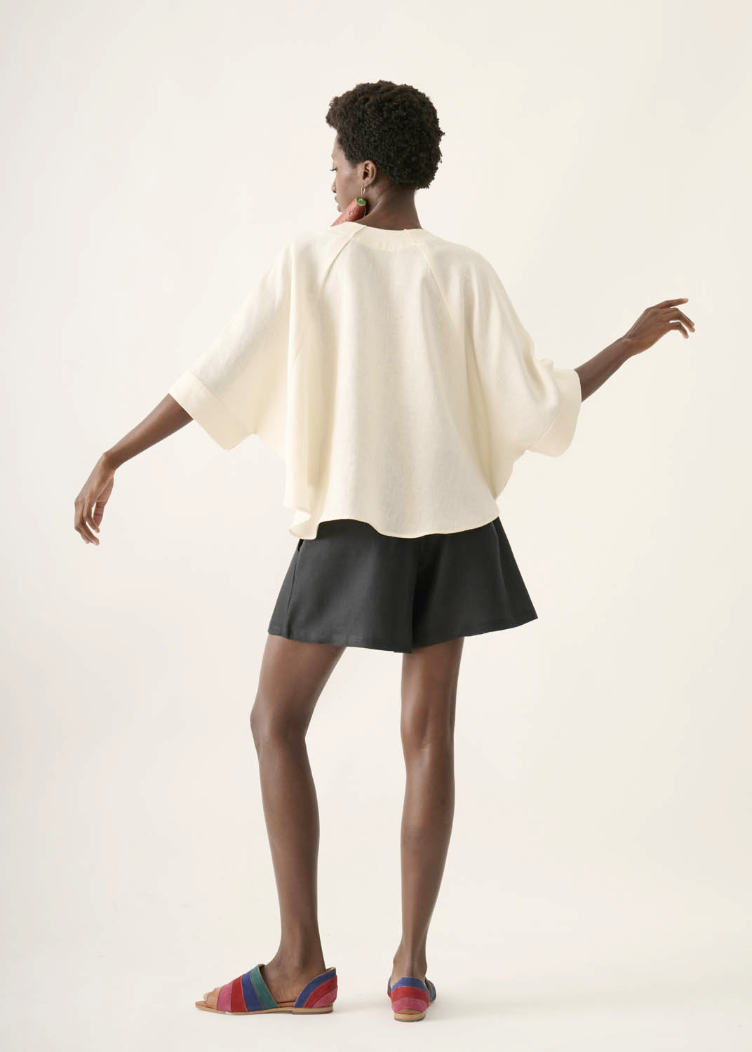 Shorts Triângulo Linho Liso